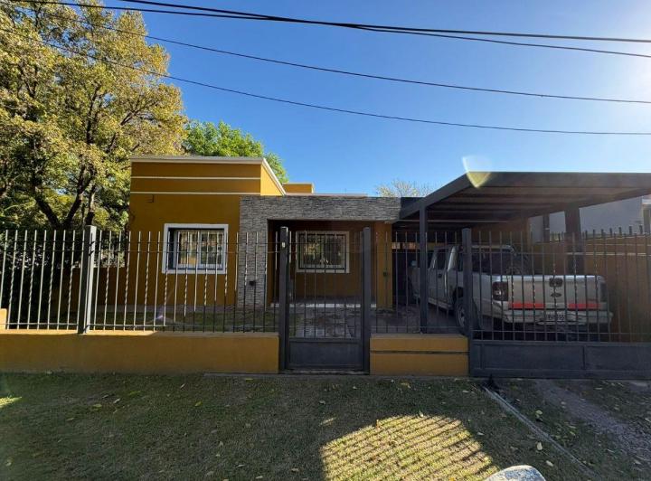 Casa · 168m² · 2 Ambientes · 3 Cocheras