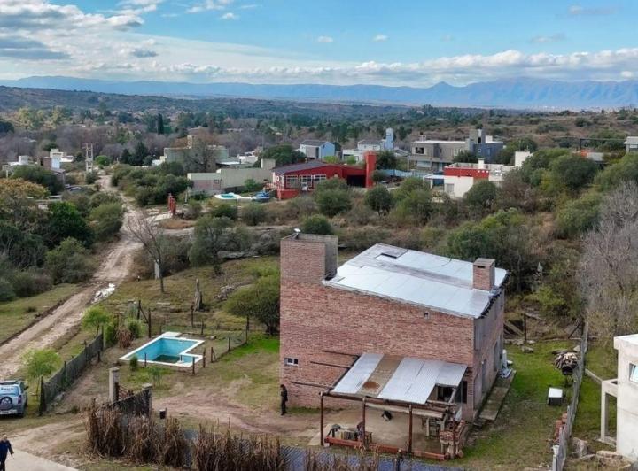 Casa · 180m² · 6 Ambientes · 1 Cochera