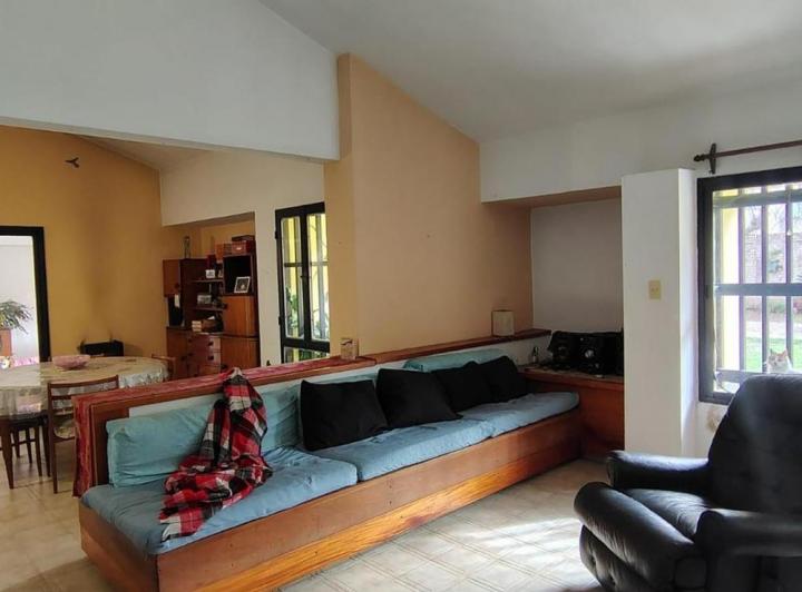Casa · 230m² · 4 Ambientes · 2 Cocheras