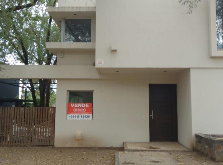 Casa · 352m² · 5 Ambientes · 2 Cocheras