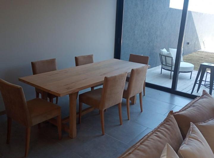 Casa · 180m² · 6 Ambientes · 2 Cocheras