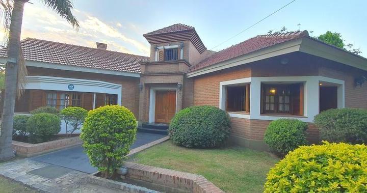 Casa · 409m² · 6 Ambientes · 2 Cocheras