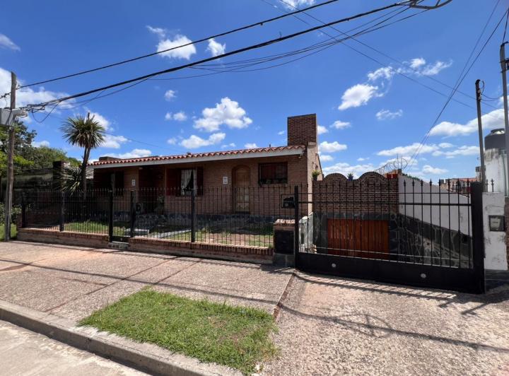 Casa · 240m² · 4 Ambientes