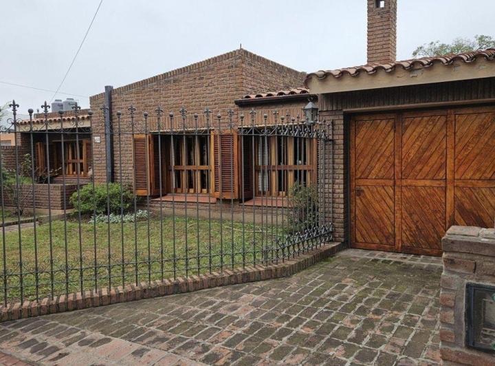 Local comercial · 241m² · 8 Ambientes · 2 Cocheras