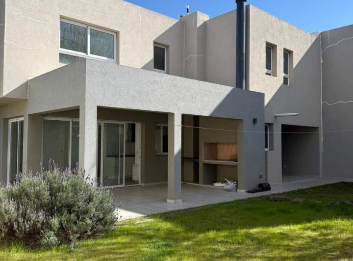 Departamento · 220m² · 6 Ambientes · 1 Cochera