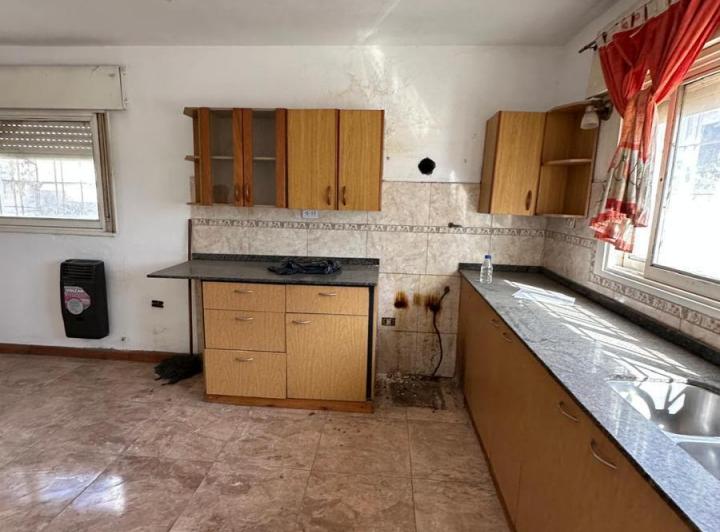 Casa · 168m² · 8 Ambientes · 1 Cochera
