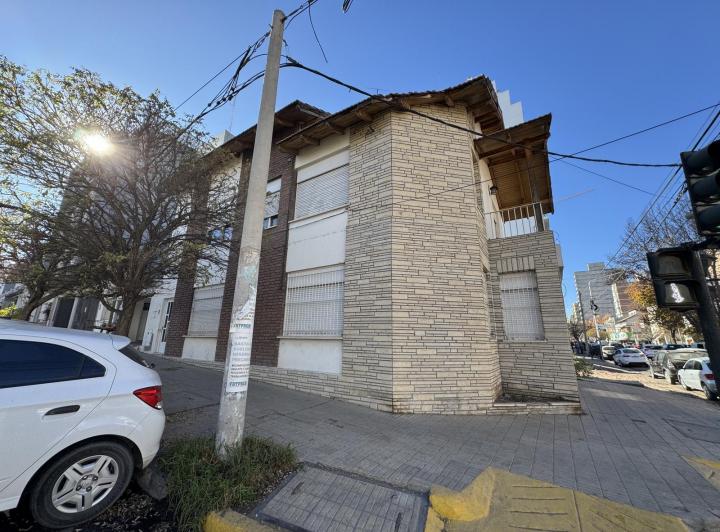 Casa · 260m² · 7 Ambientes · 1 Cochera