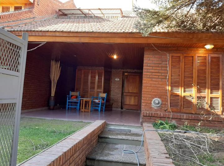 Casa · 232m² · 6 Ambientes · 1 Cochera