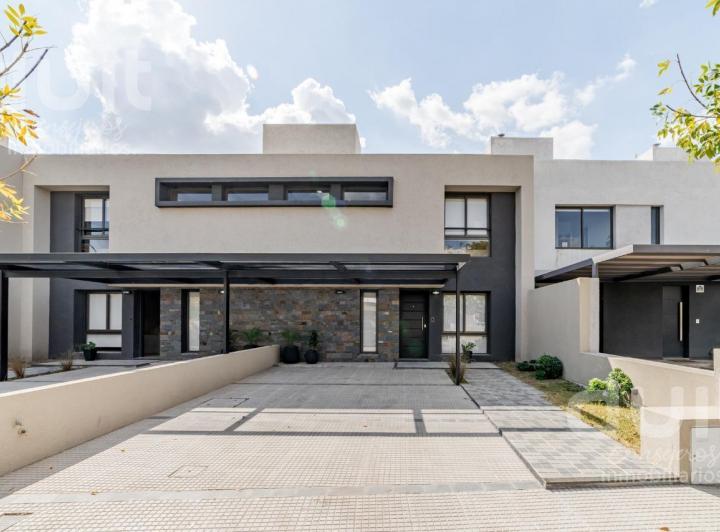 Casa · 150m² · 6 Ambientes · 2 Cocheras