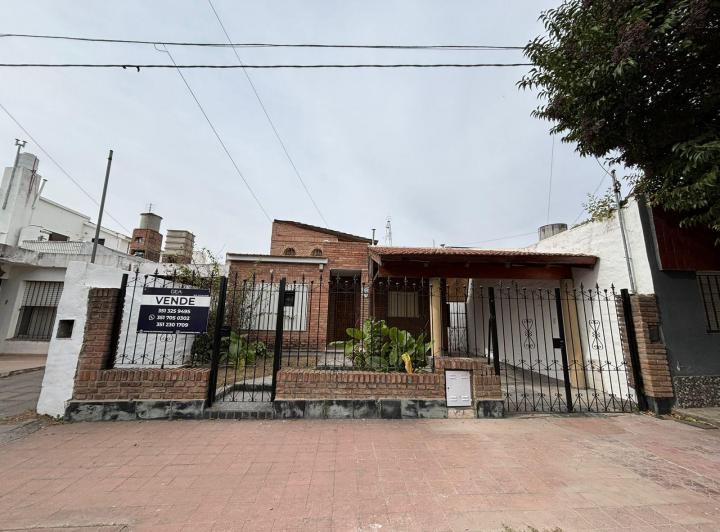 Casa · 190m² · 9 Ambientes · 1 Cochera
