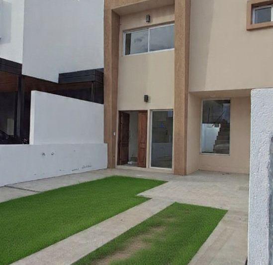 Casa · 120m² · 5 Ambientes · 2 Cocheras