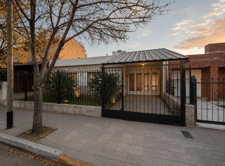 Casa · 191m² · 7 Ambientes · 2 Cocheras