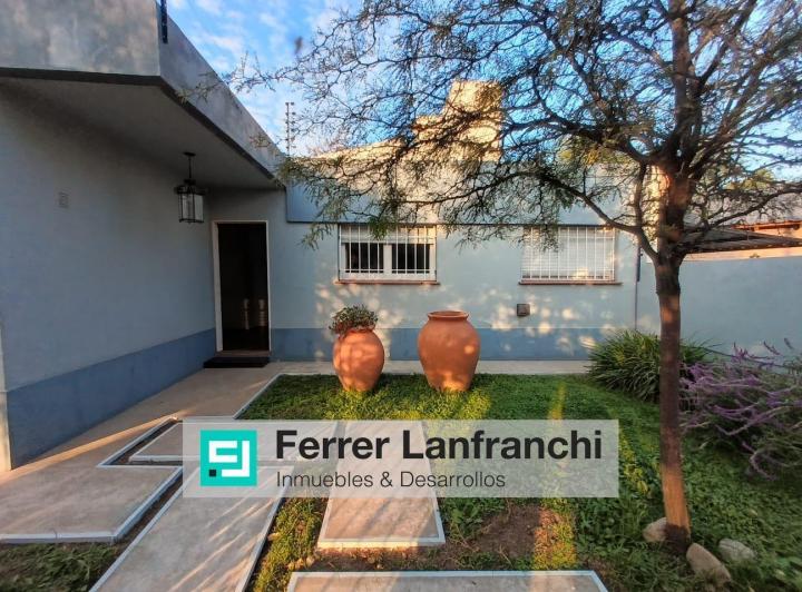 Casa · 360m² · 7 Ambientes · 2 Cocheras