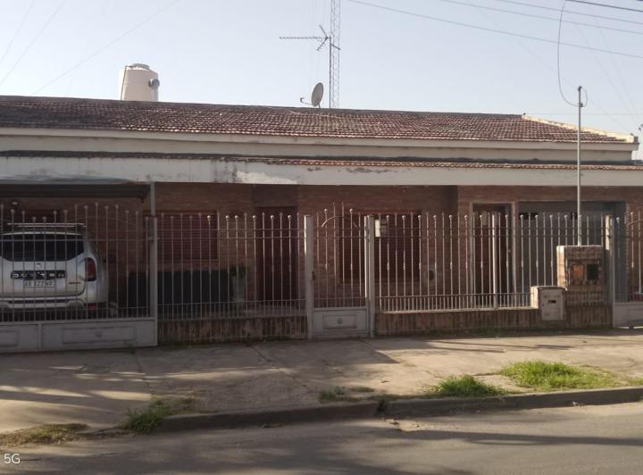Casa · 189m² · 5 Ambientes · 2 Cocheras