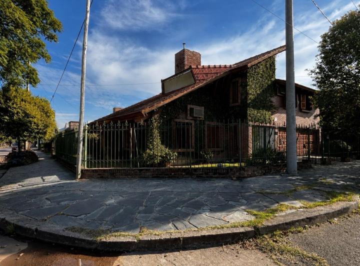 Casa · 437m² · 3 Dormitorios