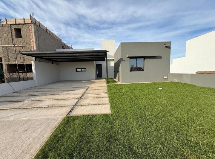 Casa · 125m² · 4 Ambientes · 2 Cocheras