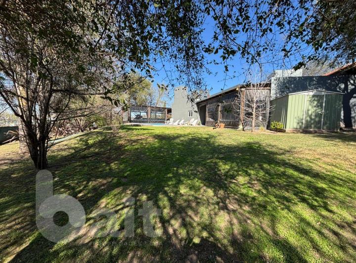 Casa · 350m² · 7 Ambientes · 4 Cocheras