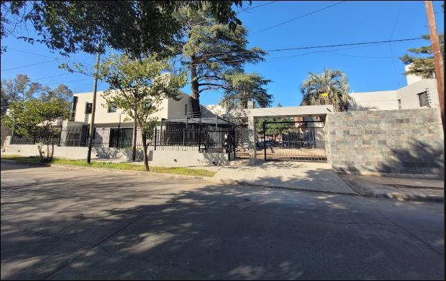 Casa · 150m² · 5 Ambientes · 2 Cocheras