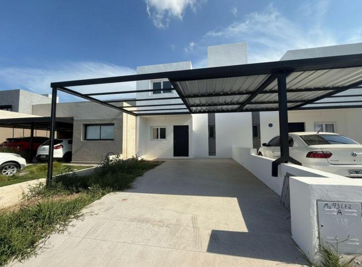 Casa · 138m² · 4 Ambientes · 2 Cocheras