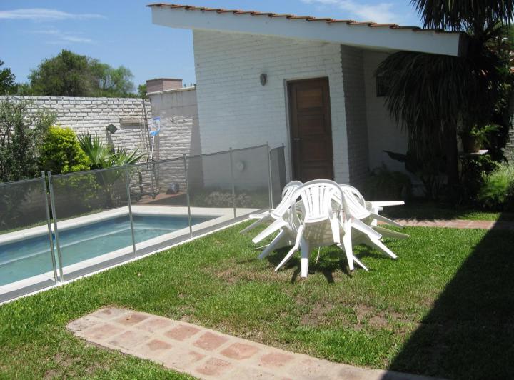 Casa · 328m² · 8 Ambientes · 2 Cocheras