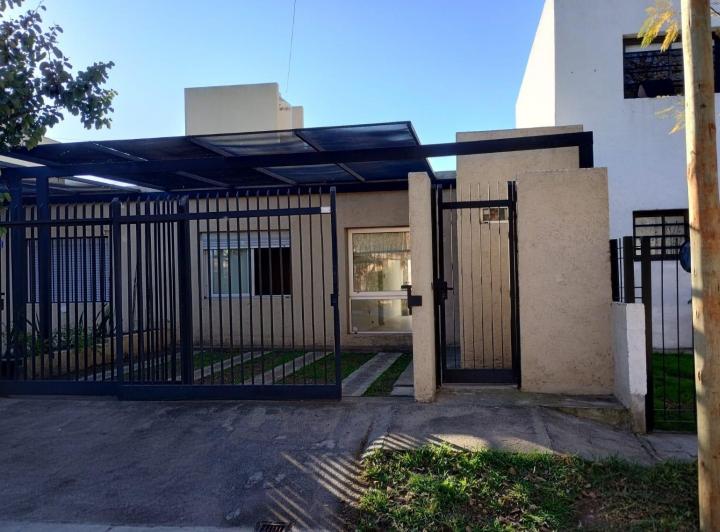 Casa · 100m² · 2 Ambientes · 2 Cocheras