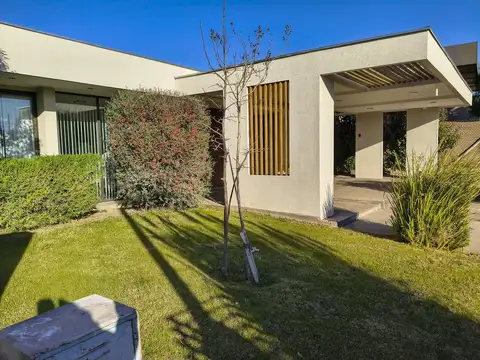 Casa en Venta en Russell, Maipú