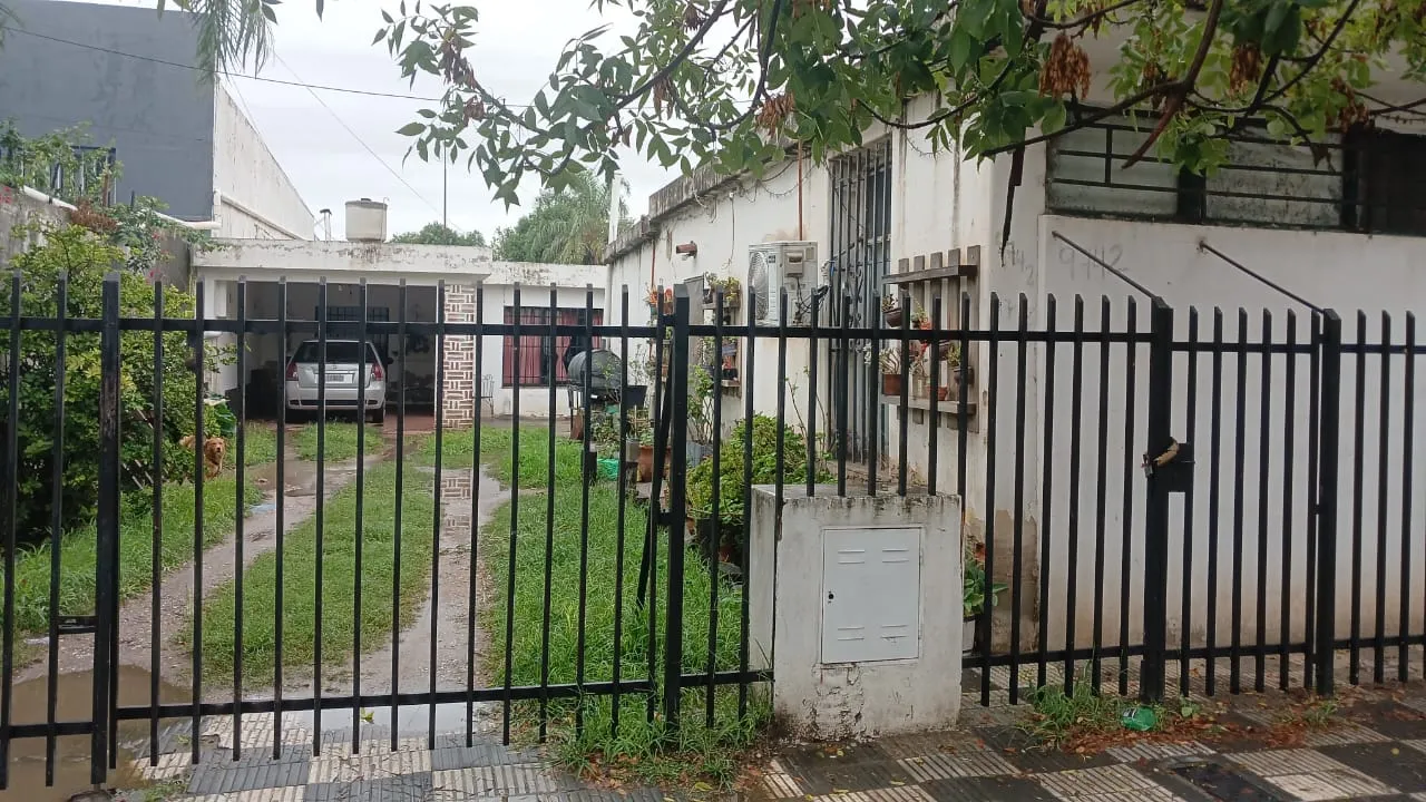 GUIÑAZU CASA Y DPTO FRENTE AV. JUAN B JUSTO