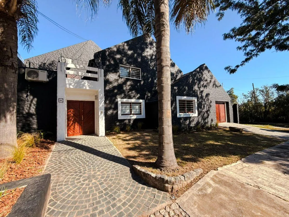 Villa Belgrano Casa 3 Dorm Mas Escritorio 4 Baños Patio Cochera Piscina 360 m² Terr / 220 m² Cub.