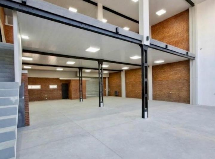 Local comercial · 500m² · 2 Ambientes · 2 Cocheras