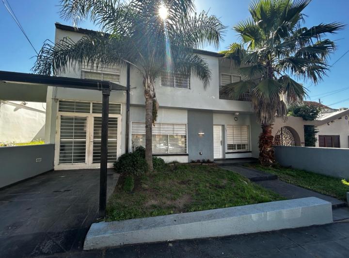 Casa · 173m² · 7 Ambientes · 1 Cochera