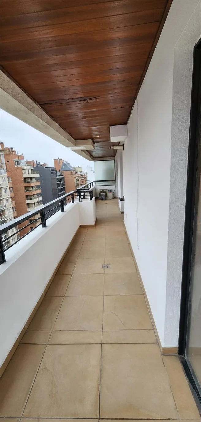 En la mejor ESQUINA de Nueva Córdoba! Salguero y San Lorenzo. Piso 11, frente, espectacular BALCON con VISTA! 2 dor, 2 baños, calef central radiadores, aires split. Estado: IMPECABLE!