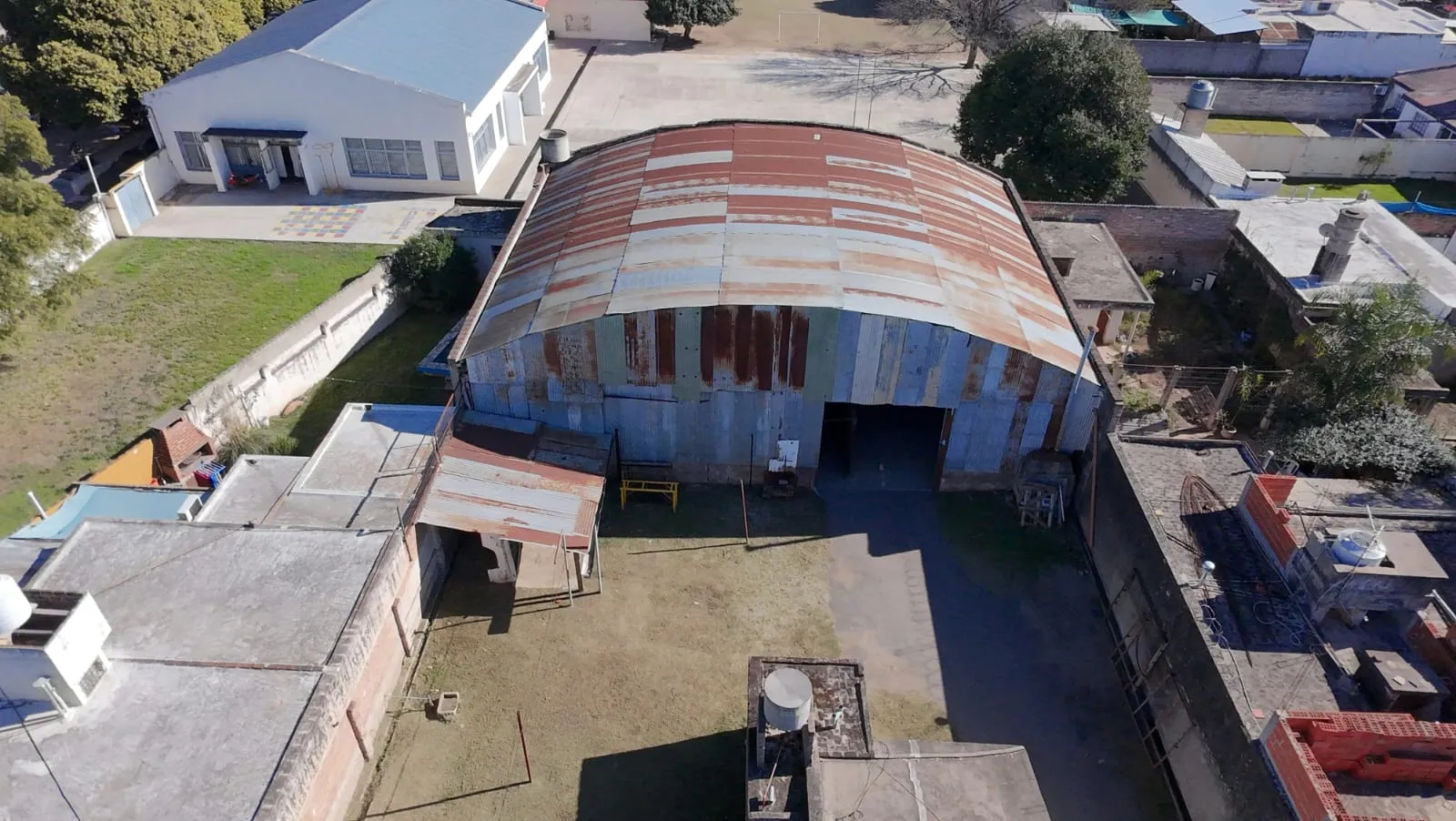 Venta Galpón con excelente proyección de negocios varios . 700 M2 totales