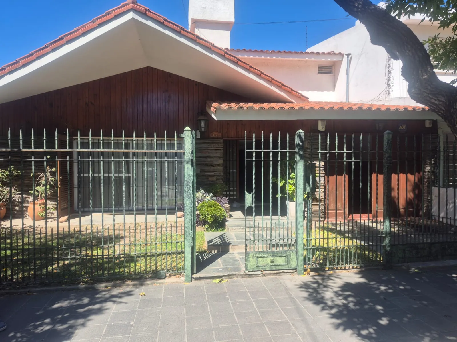 CASA EN VENTA – PARQUE VELEZ SARSFIELD
