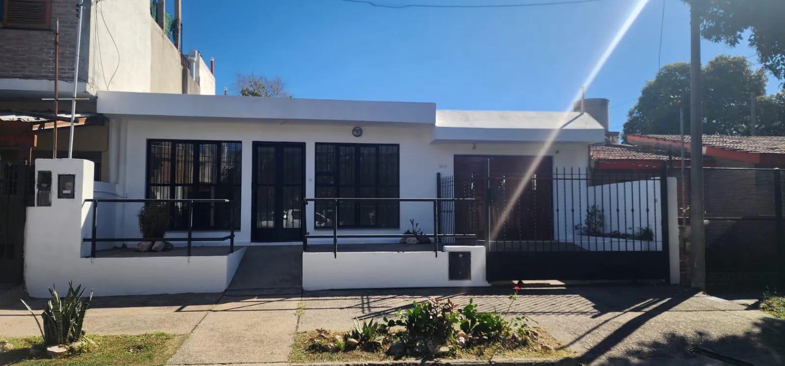 VENTA CASA 2 DORMITORIOS CON LOCAL ALTO ALBERDI LOCAL COMERCIAL