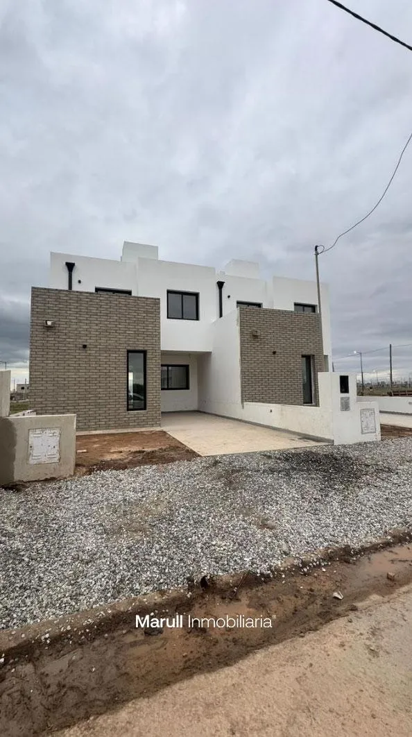 Dúplex CAMPOS DE MANANTIALES