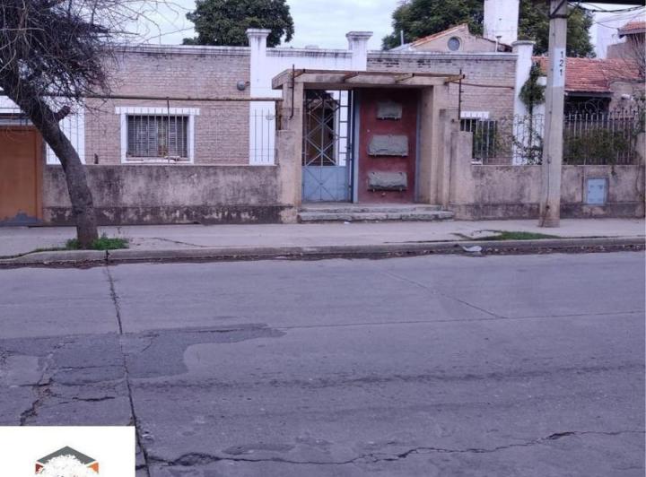 Casa · 227ha · 6 Ambientes · 1 Cochera