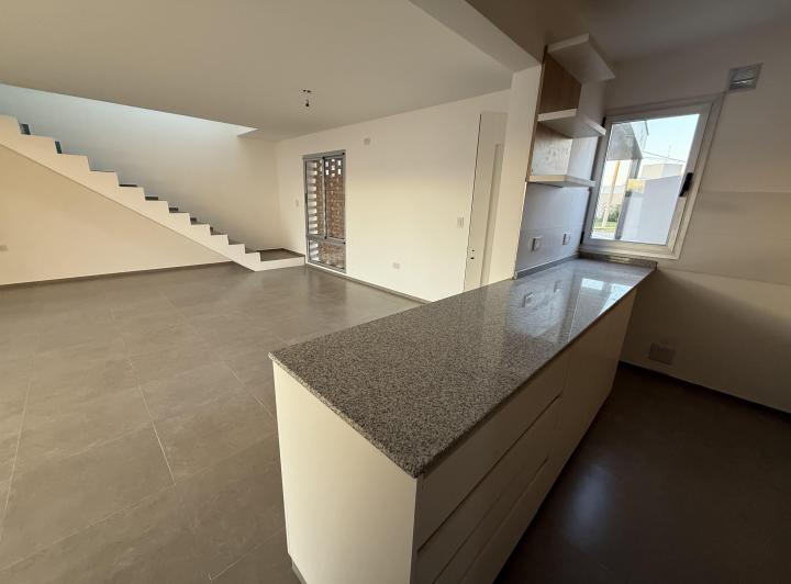 Casa · 185m² · 4 Ambientes · 2 Cocheras