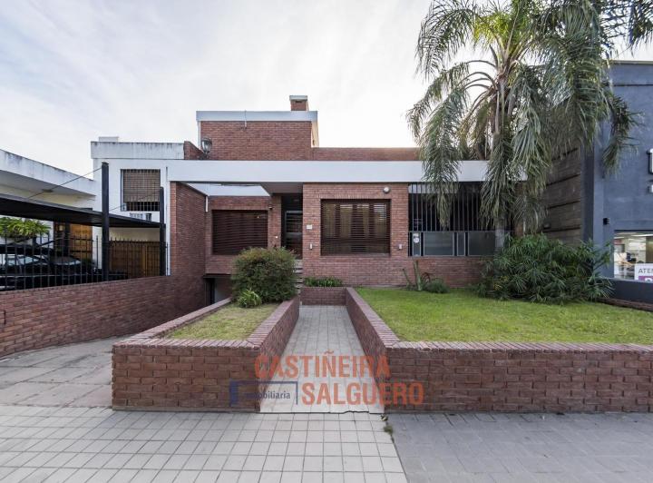 Casa · 320m² · 8 Ambientes · 2 Cocheras
