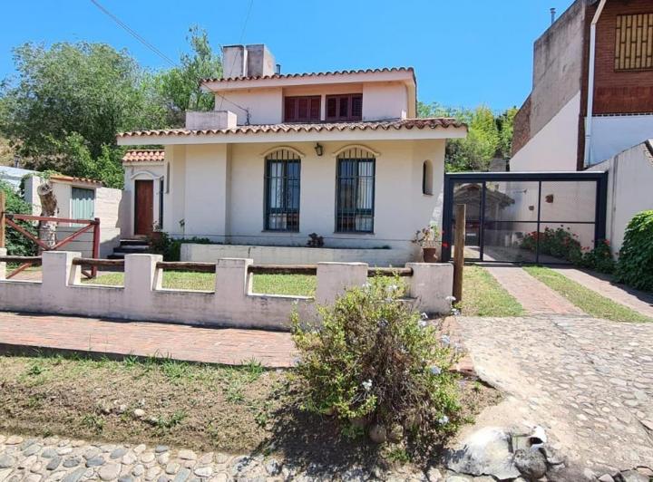 Casa · 178m² · 3 Dormitorios · 2 Cocheras