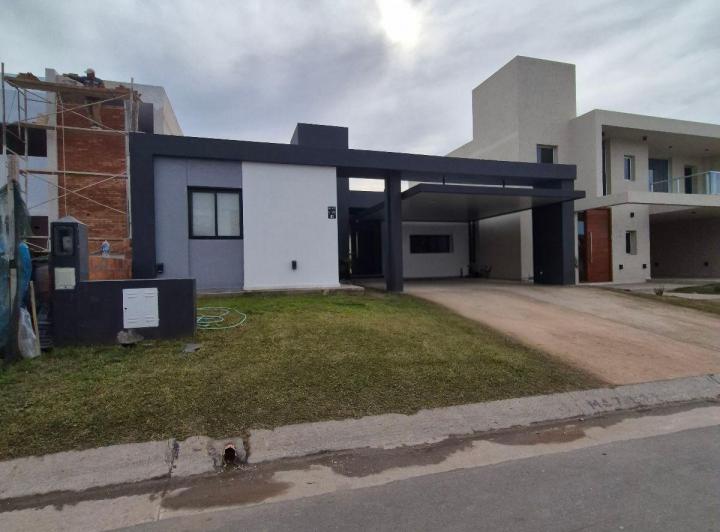 Casa · 182m² · 6 Ambientes · 2 Cocheras