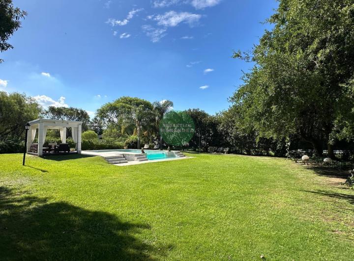 Casa · 500m² · 5 Ambientes · 2 Cocheras