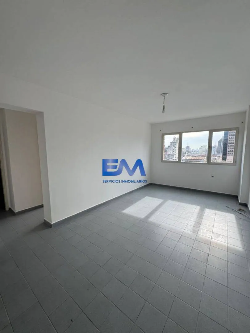 alquilo luminoso depto 1 dor c/ balcón sobre Bv. Illia a metros del patio olmos