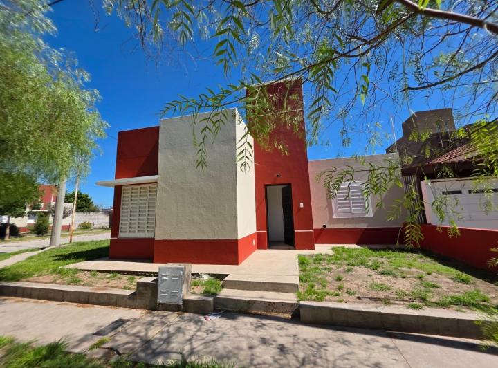 Casa · 104m² · 2 Dormitorios · 1 Cochera
