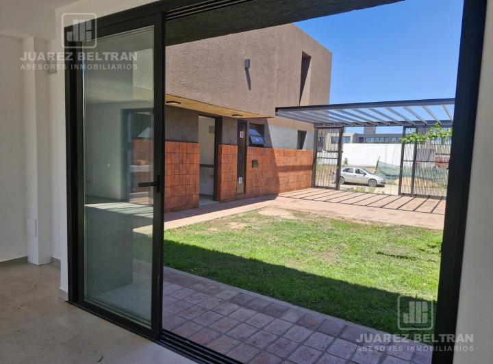 Casa · 286m² · 5 Ambientes · 2 Cocheras