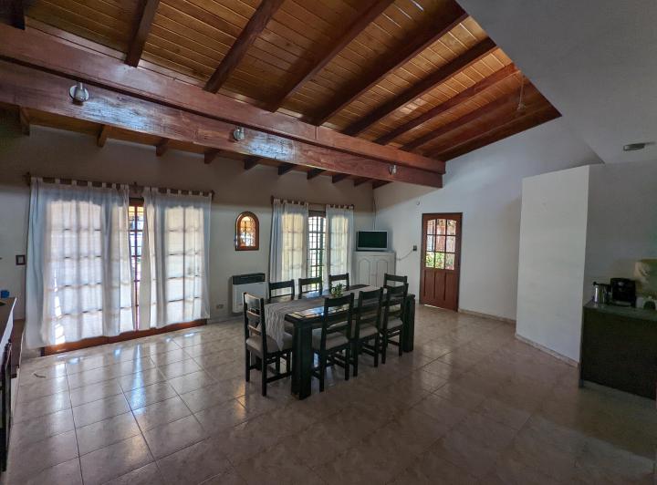Casa · 443m² · 5 Ambientes · 2 Cocheras
