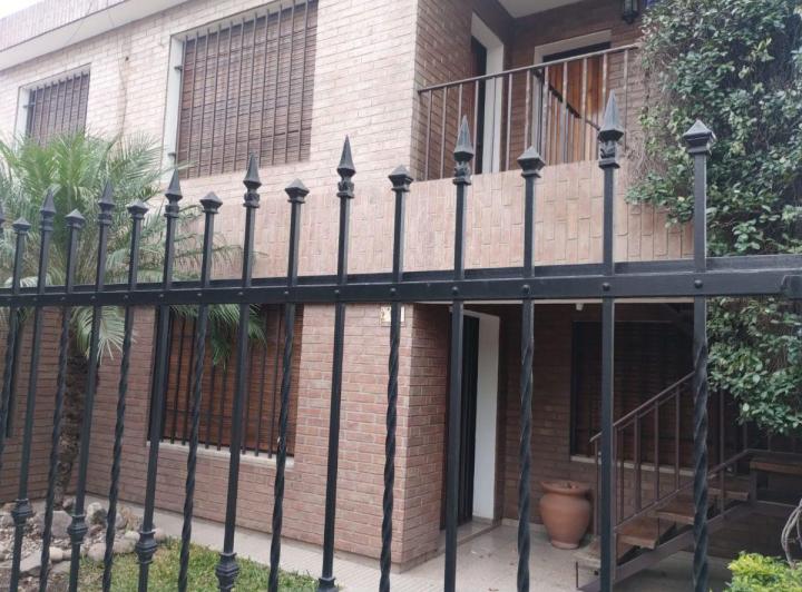 Casa · 200m² · 9 Ambientes · 2 Cocheras