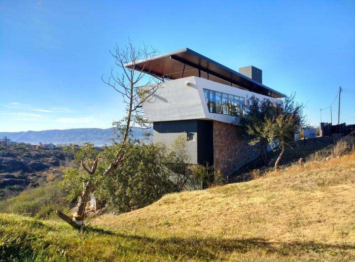 Casa · 400m² · 6 Ambientes · 2 Cocheras