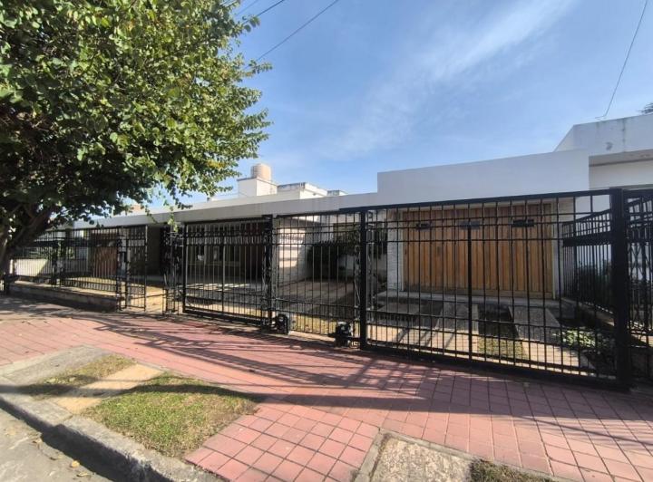 Casa · 290m² · 12 Ambientes · 3 Cocheras