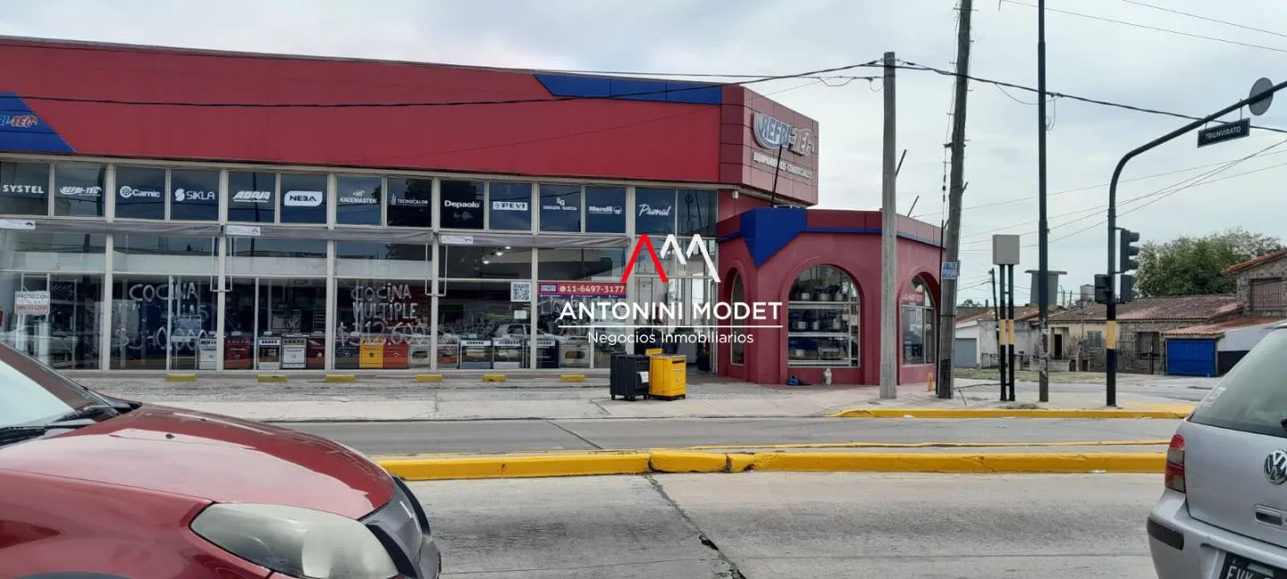 VENTA DE LOCALES COMERCILES + GRAN TERRENO - QUILMES
