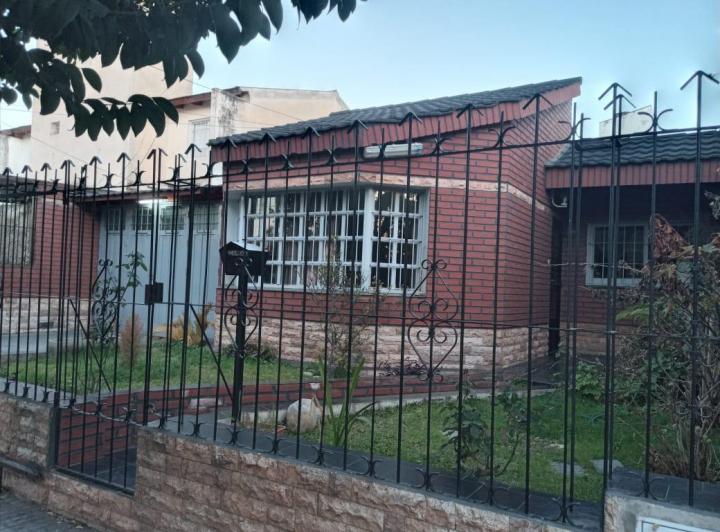 Casa · 144m² · 4 Ambientes · 3 Cocheras